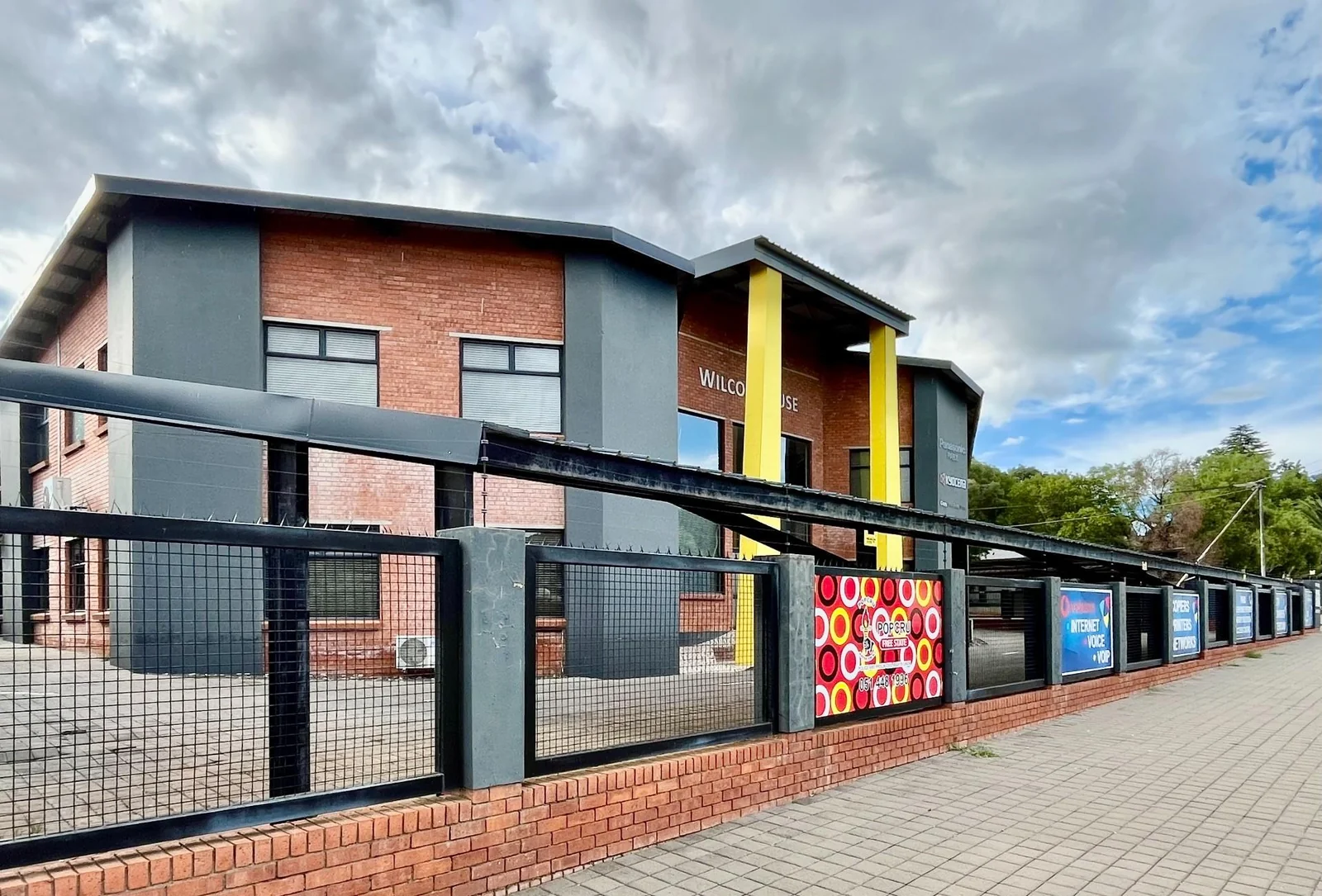 Perfectly located, modern commercial property with stable income