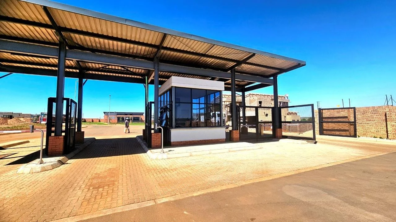 BUILDING PACKAGE IDEAL FOR A DISCERNING BUYER