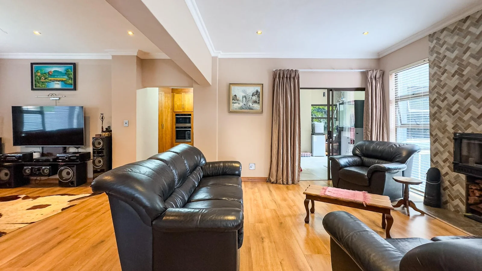 NEAT FAMILY HOME LOCATED IN A QUIET CUL-DE-SAC:   NEAR AN ACCESS GATE <br/>IN MIDSTREAM PROPER, YOU WILL BE AMAZED AT THE SPACE OF THE GARDENS.