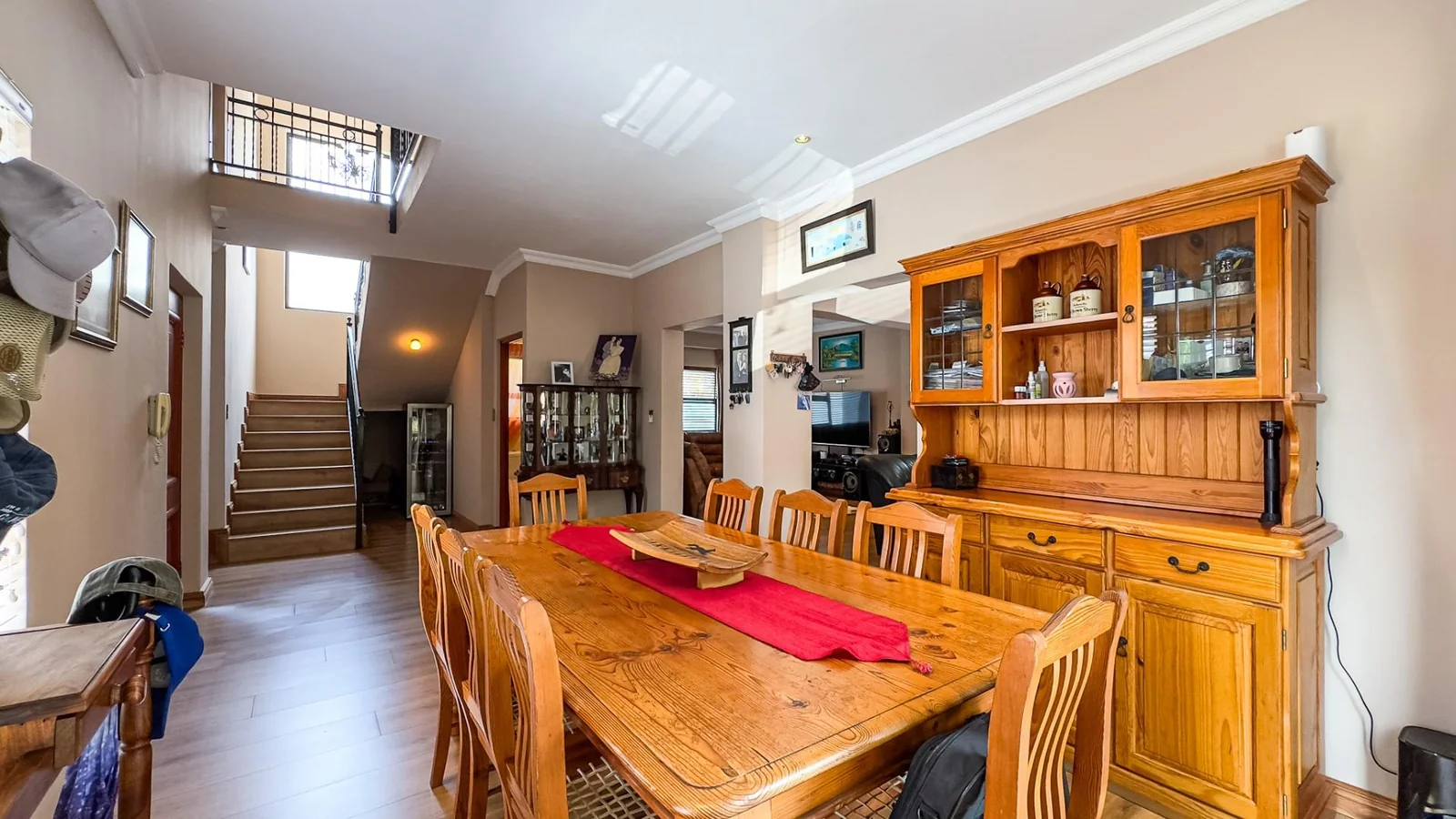 NEAT FAMILY HOME LOCATED IN A QUIET CUL-DE-SAC:   NEAR AN ACCESS GATE <br/>IN MIDSTREAM PROPER, YOU WILL BE AMAZED AT THE SPACE OF THE GARDENS.