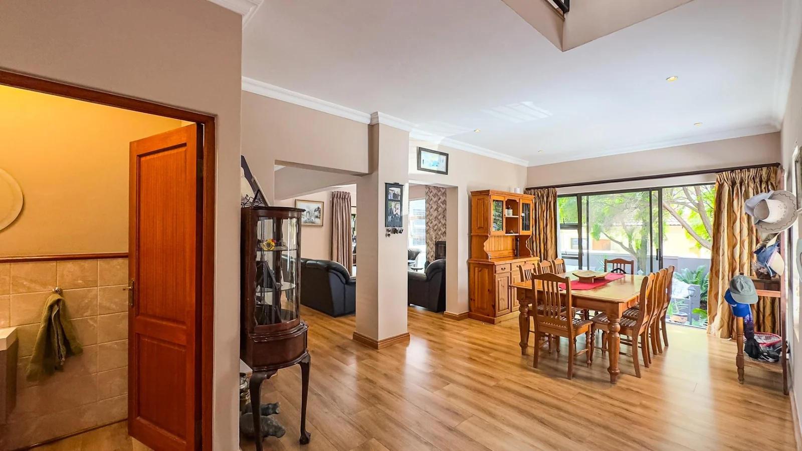 NEAT FAMILY HOME LOCATED IN A QUIET CUL-DE-SAC:   NEAR AN ACCESS GATE <br/>IN MIDSTREAM PROPER, YOU WILL BE AMAZED AT THE SPACE OF THE GARDENS.