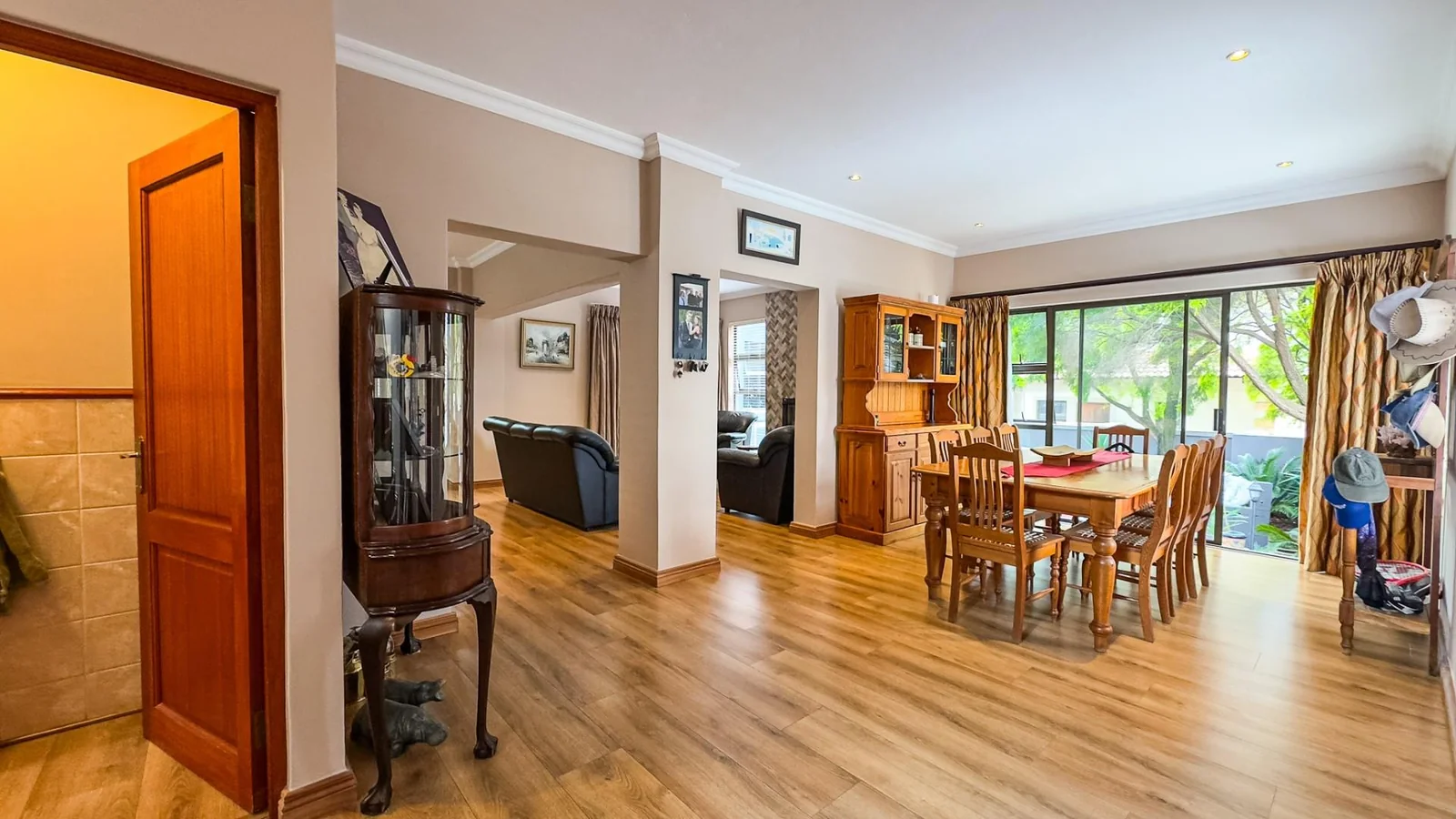 NEAT FAMILY HOME LOCATED IN A QUIET CUL-DE-SAC:   NEAR AN ACCESS GATE <br/>IN MIDSTREAM PROPER, YOU WILL BE AMAZED AT THE SPACE OF THE GARDENS.