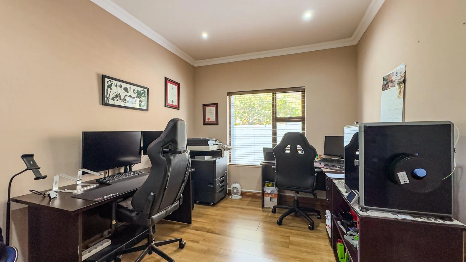 NEAT FAMILY HOME LOCATED IN A QUIET CUL-DE-SAC:   NEAR AN ACCESS GATE <br/>IN MIDSTREAM PROPER, YOU WILL BE AMAZED AT THE SPACE OF THE GARDENS.