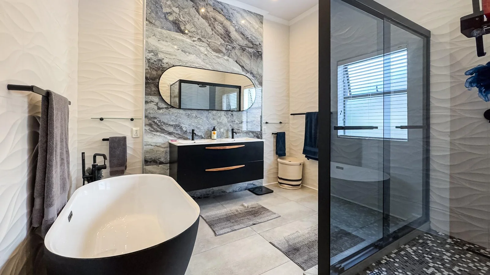 NEAT FAMILY HOME LOCATED IN A QUIET CUL-DE-SAC:   NEAR AN ACCESS GATE <br/>IN MIDSTREAM PROPER, YOU WILL BE AMAZED AT THE SPACE OF THE GARDENS.