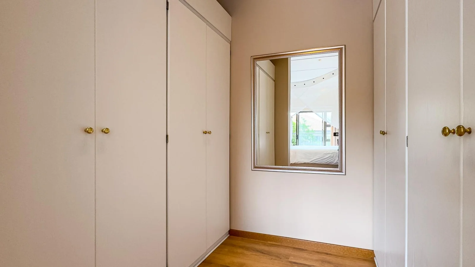 NEAT FAMILY HOME LOCATED IN A QUIET CUL-DE-SAC:   NEAR AN ACCESS GATE <br/>IN MIDSTREAM PROPER, YOU WILL BE AMAZED AT THE SPACE OF THE GARDENS.