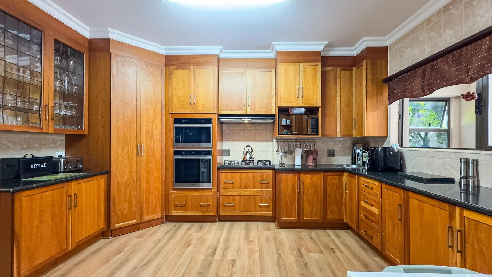 NEAT FAMILY HOME LOCATED IN A QUIET CUL-DE-SAC:   NEAR AN ACCESS GATE <br/>IN MIDSTREAM PROPER, YOU WILL BE AMAZED AT THE SPACE OF THE GARDENS.