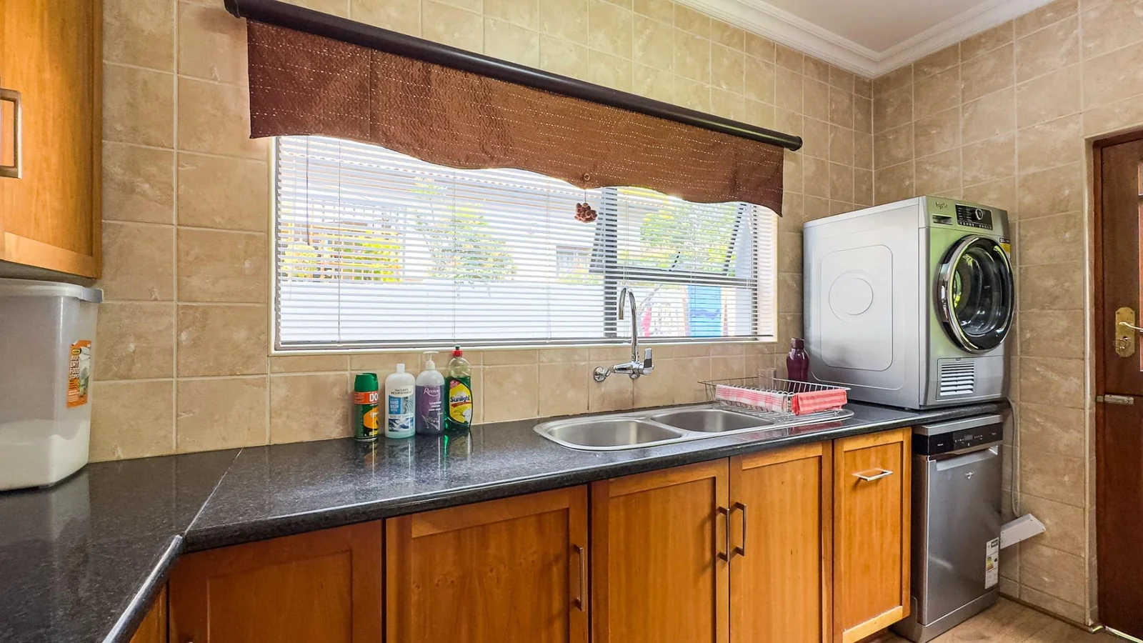 NEAT FAMILY HOME LOCATED IN A QUIET CUL-DE-SAC:   NEAR AN ACCESS GATE <br/>IN MIDSTREAM PROPER, YOU WILL BE AMAZED AT THE SPACE OF THE GARDENS.