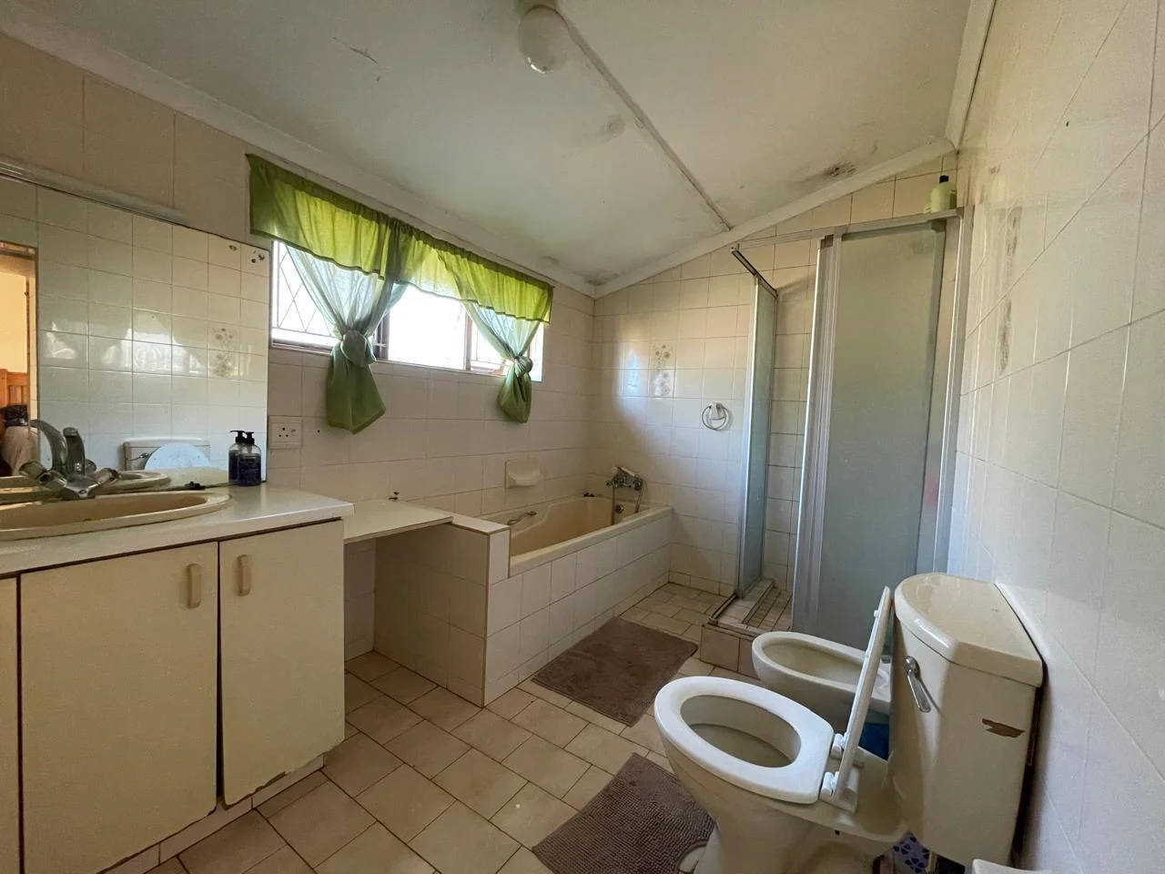 3 Bedroom house for Sale in Umbilo with Cottage