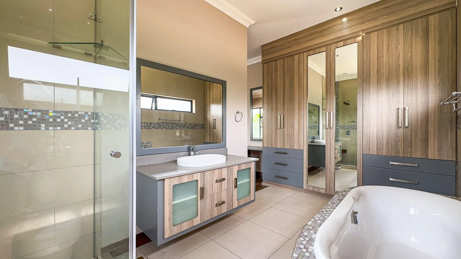 A  GRAND AFFAIR IN MIDLANDS ESTATE