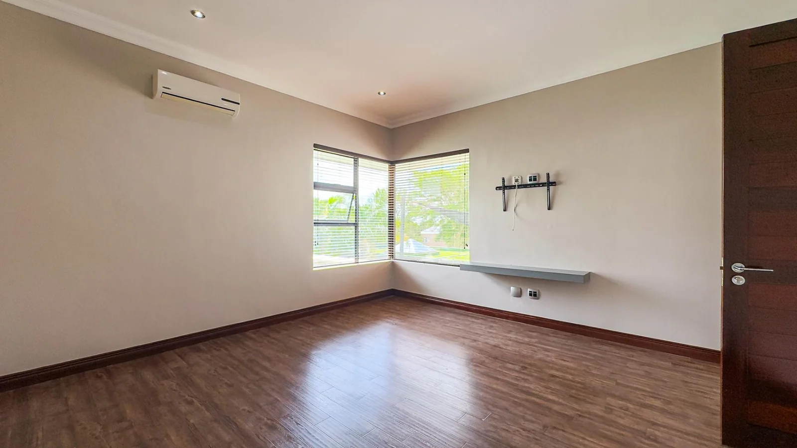 A  GRAND AFFAIR IN MIDLANDS ESTATE