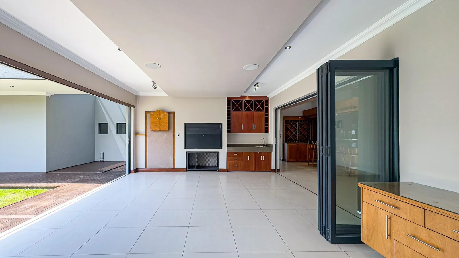 A  GRAND AFFAIR IN MIDLANDS ESTATE