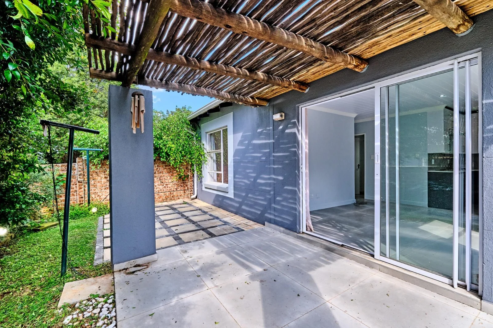 Modern, Sunlit 2 Bedroom,1 Bathroom  Simplex in a Sought-After Fairland Complex.