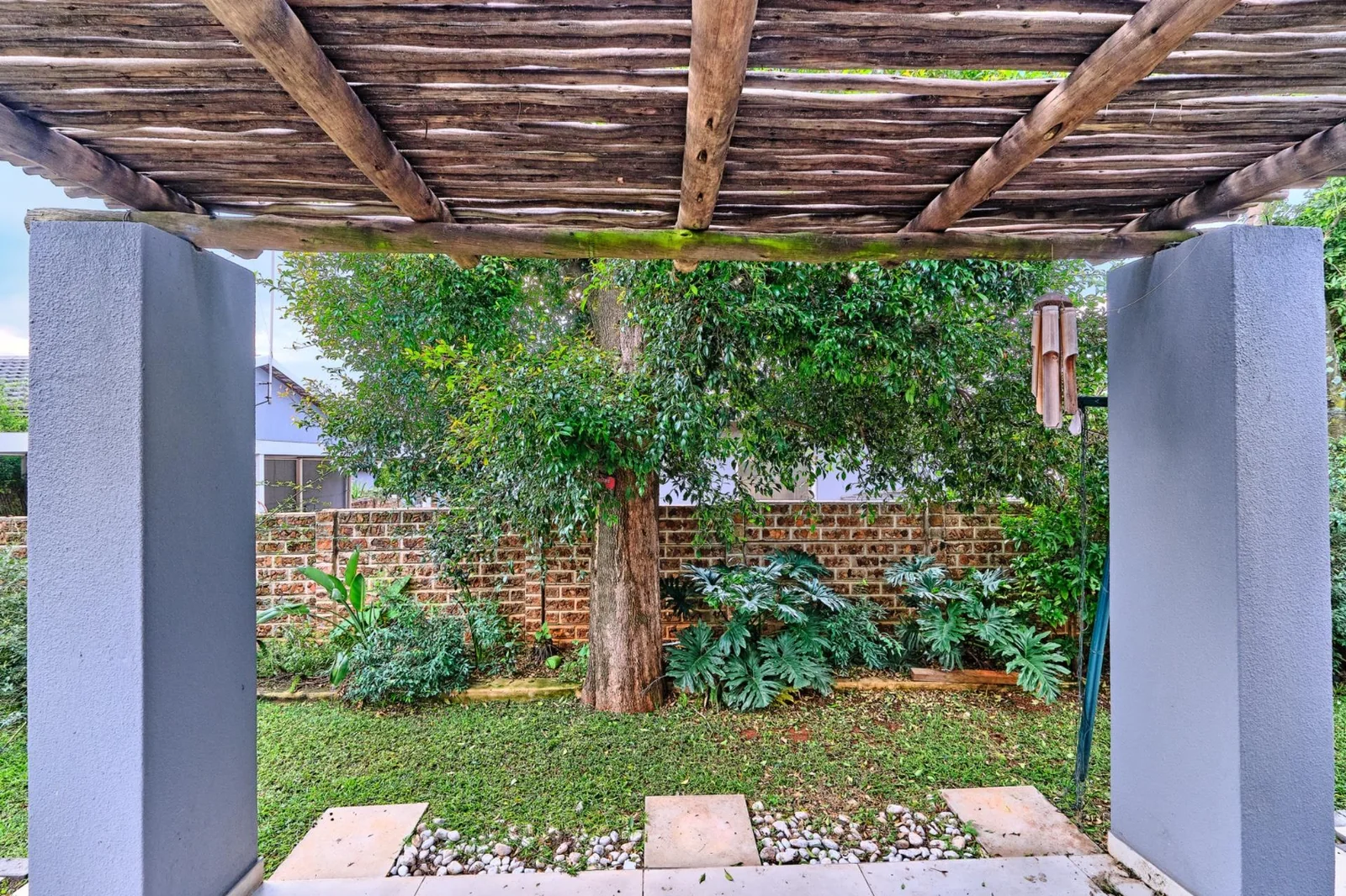 Modern, Sunlit 2 Bedroom,1 Bathroom  Simplex in a Sought-After Fairland Complex.