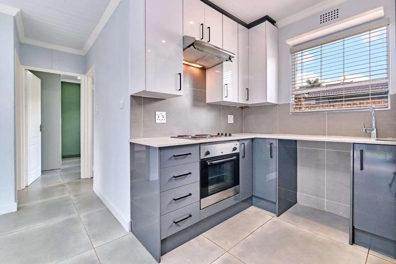 Modern, Sunlit 2 Bedroom,1 Bathroom  Simplex in a Sought-After Fairland Complex.