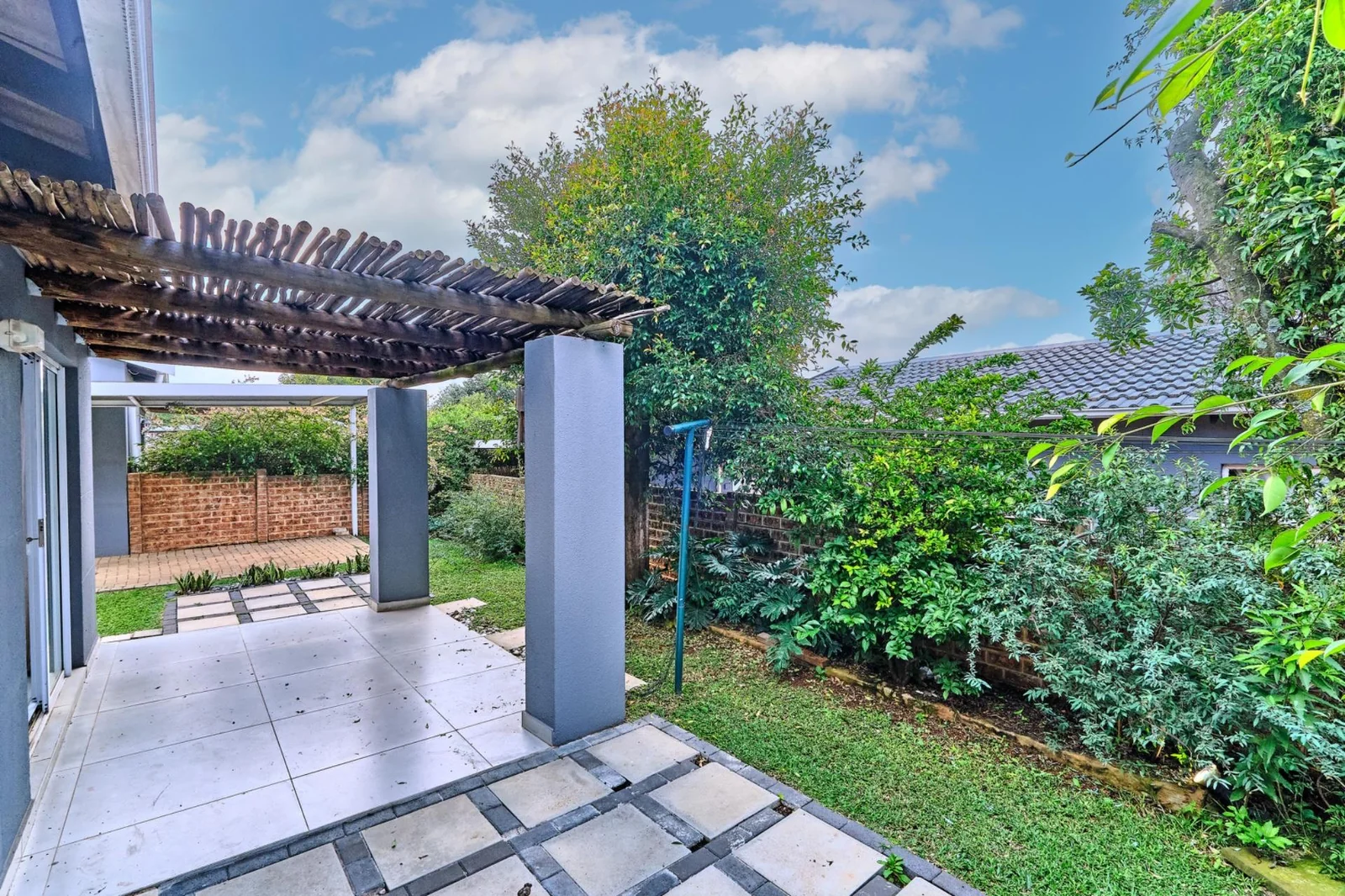 Modern, Sunlit 2 Bedroom,1 Bathroom  Simplex in a Sought-After Fairland Complex.