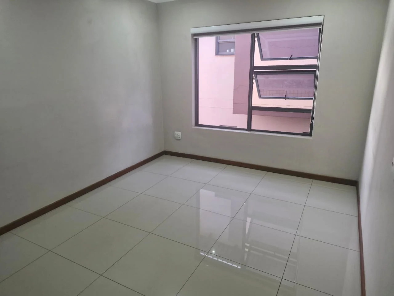 Introducing a modern, move-in ready rental property in Glen Marais.