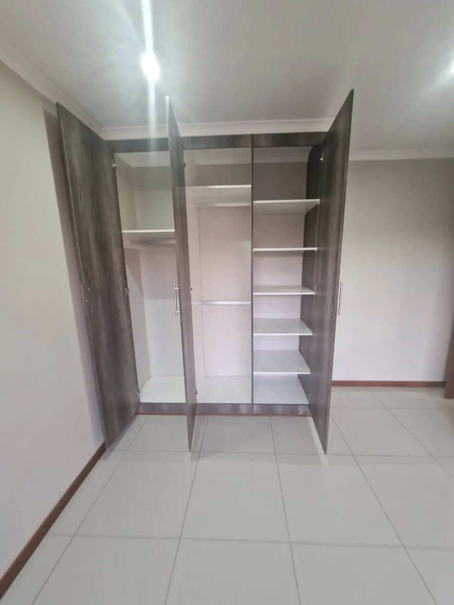 Introducing a modern, move-in ready rental property in Glen Marais.