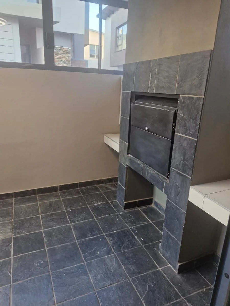 Introducing a modern, move-in ready rental property in Glen Marais.