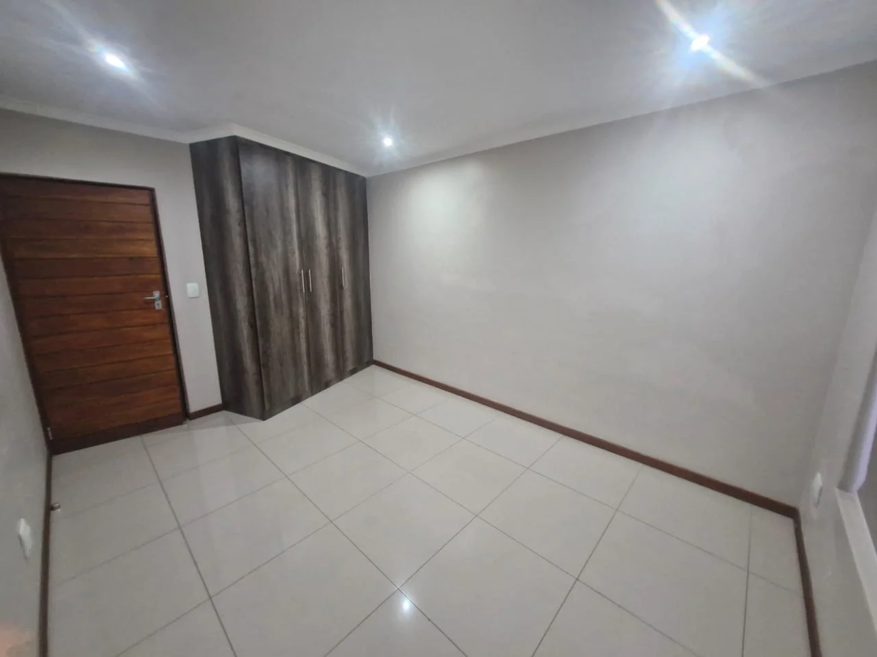 Introducing a modern, move-in ready rental property in Glen Marais.