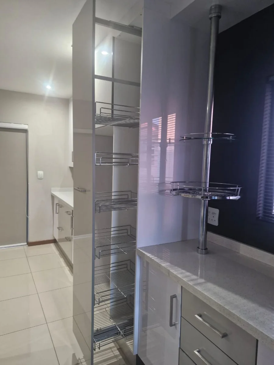 Introducing a modern, move-in ready rental property in Glen Marais.