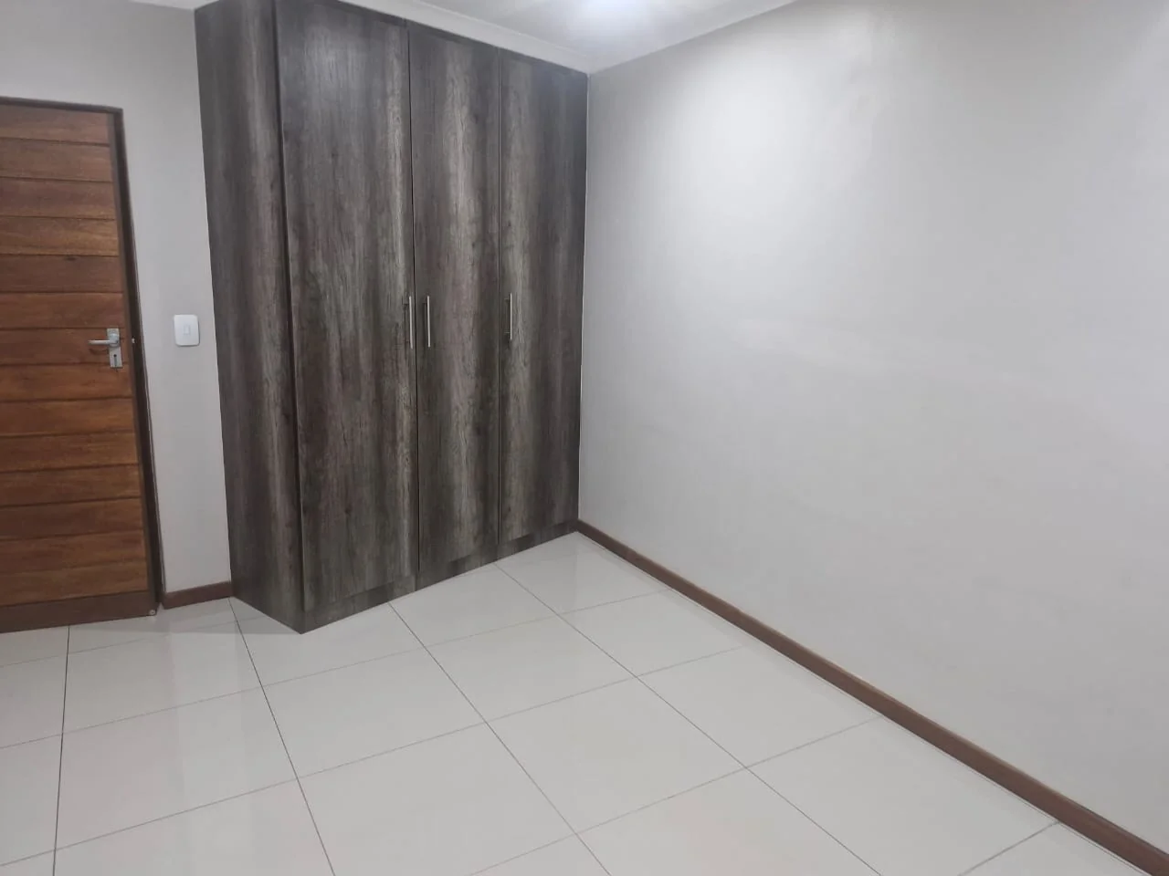 Introducing a modern, move-in ready rental property in Glen Marais.