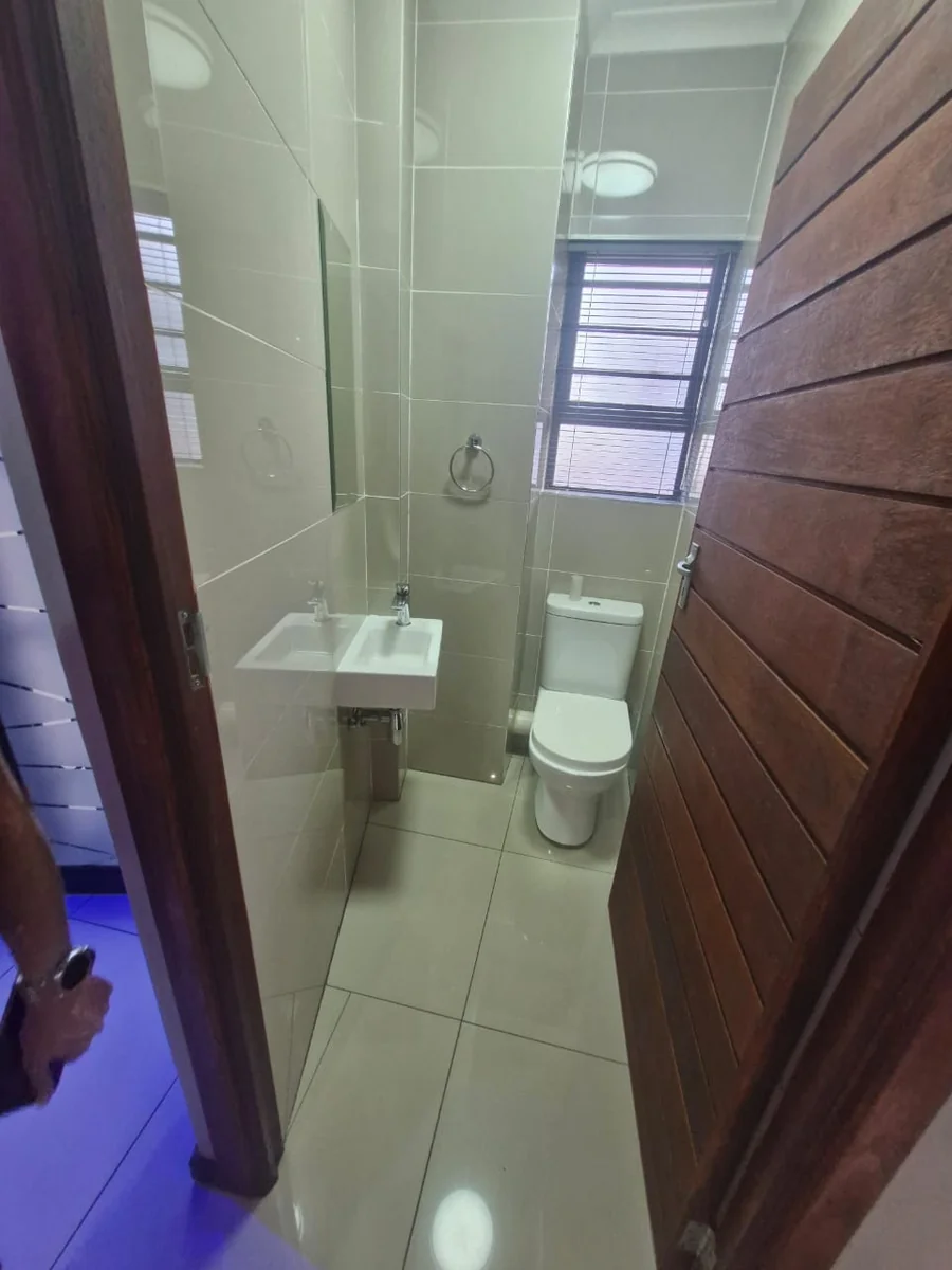 Introducing a modern, move-in ready rental property in Glen Marais.