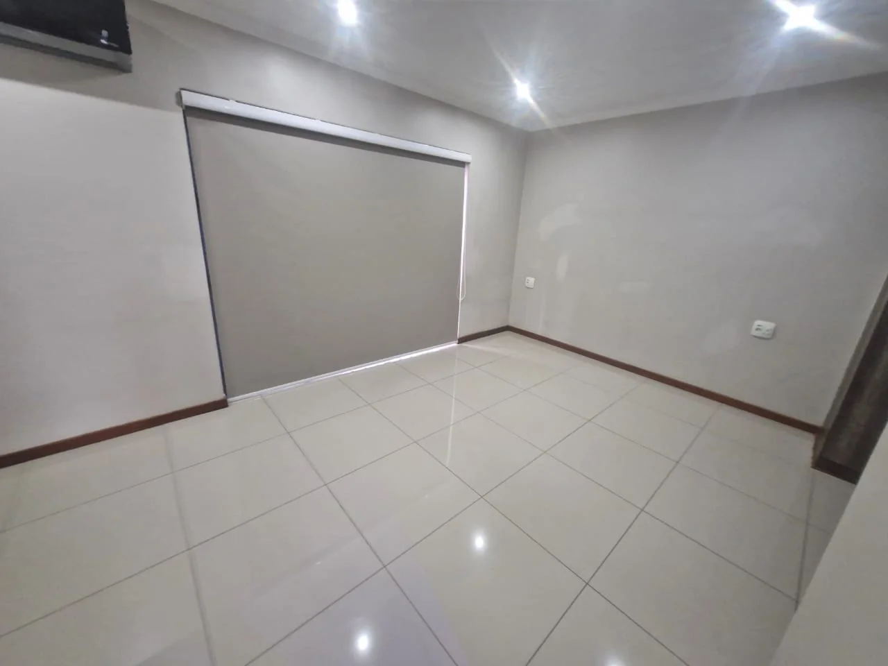 Introducing a modern, move-in ready rental property in Glen Marais.