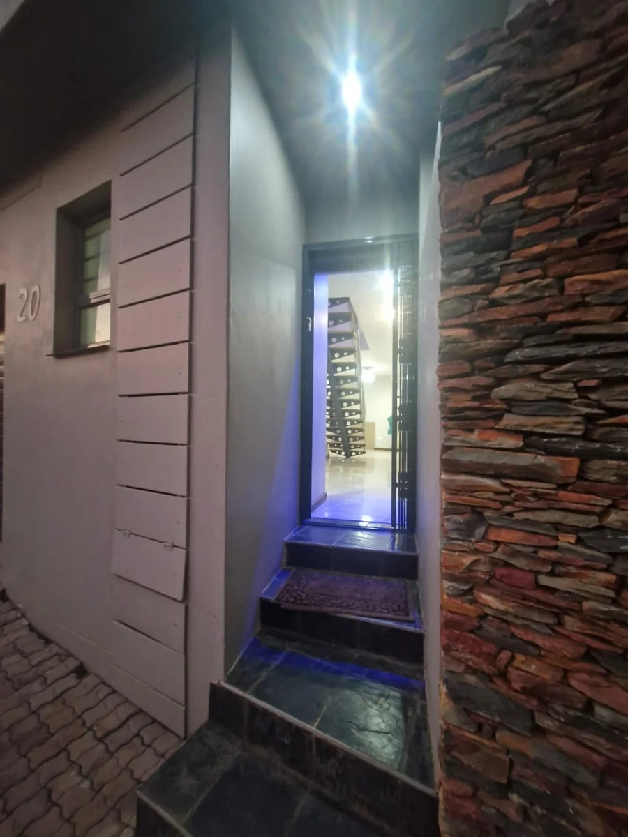 Introducing a modern, move-in ready rental property in Glen Marais.