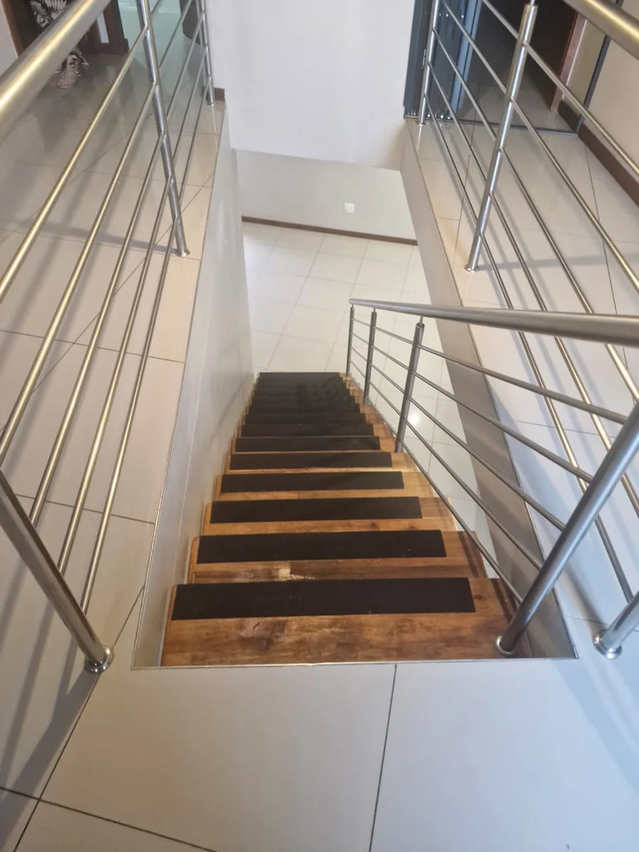 Introducing a modern, move-in ready rental property in Glen Marais.