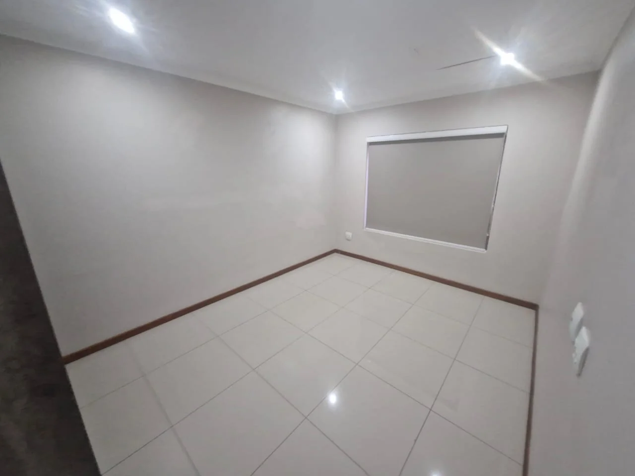 Introducing a modern, move-in ready rental property in Glen Marais.