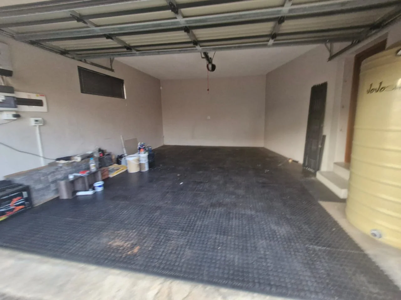 Introducing a modern, move-in ready rental property in Glen Marais.