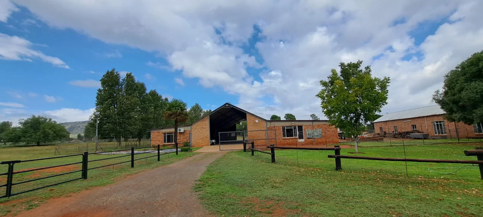 Exceptional and Very well-maintained smallholding for sale