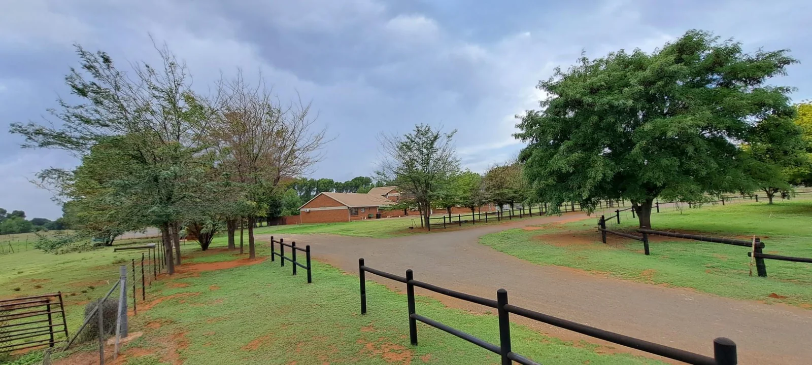 Exceptional and Very well-maintained smallholding for sale