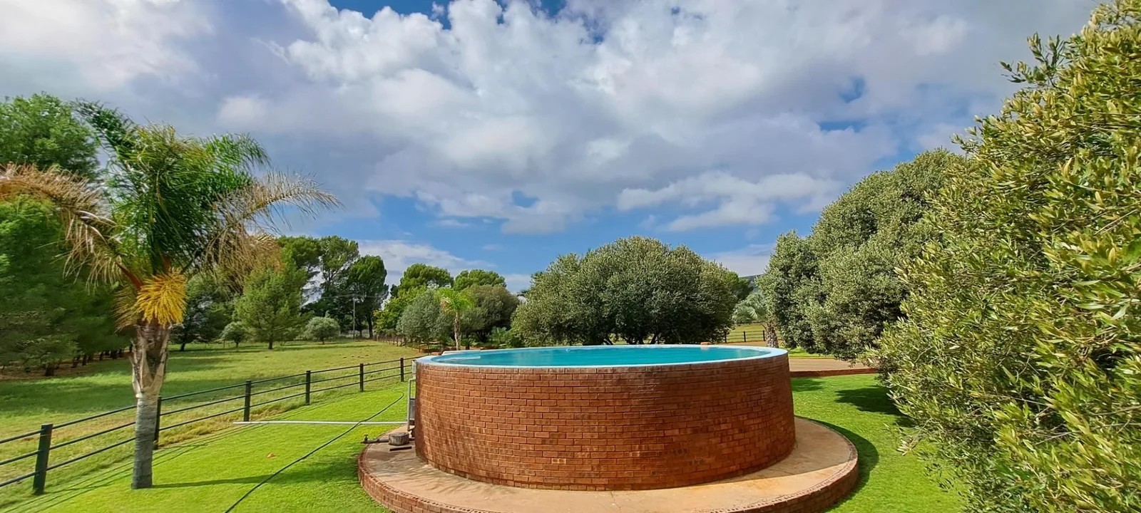 Exceptional and Very well-maintained smallholding for sale