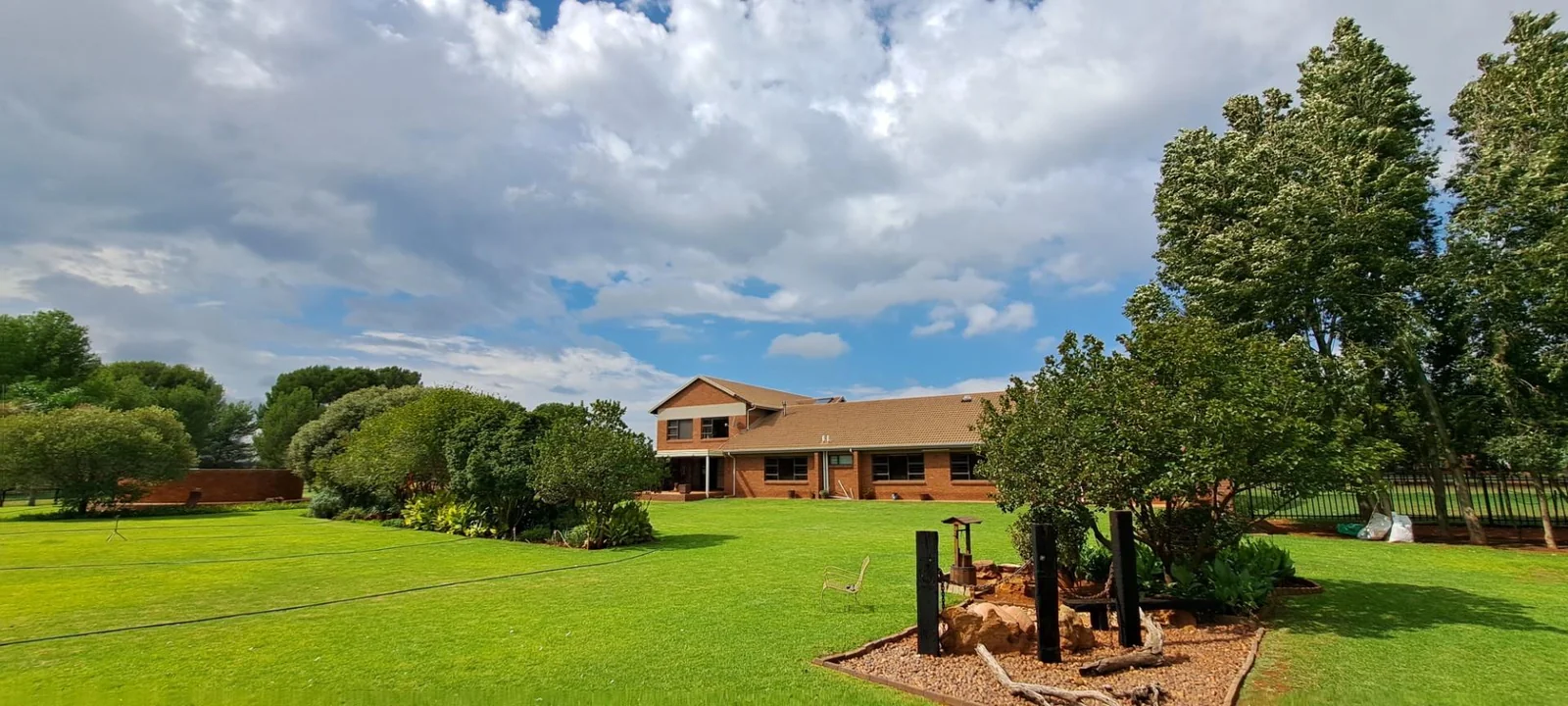 Exceptional and Very well-maintained smallholding for sale