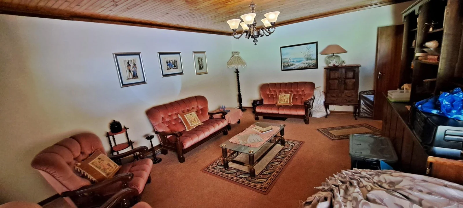 Exceptional and Very well-maintained smallholding for sale