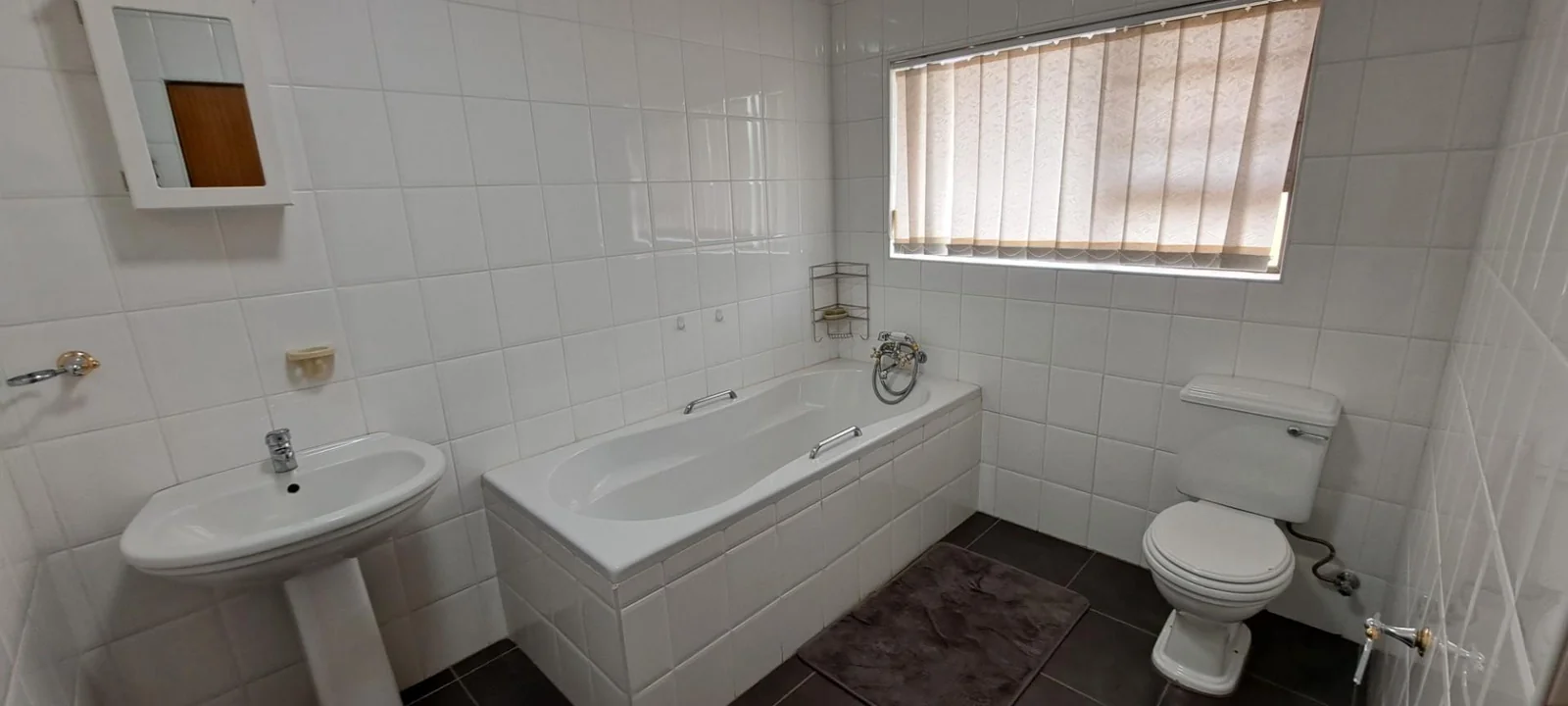 Exceptional and Very well-maintained smallholding for sale