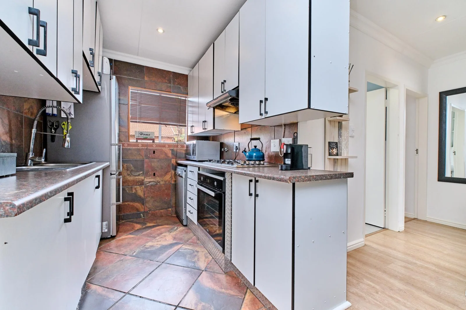 Modern 2 bedroom, 2 bathroom pet friendly townhouse for sale in Radiokop