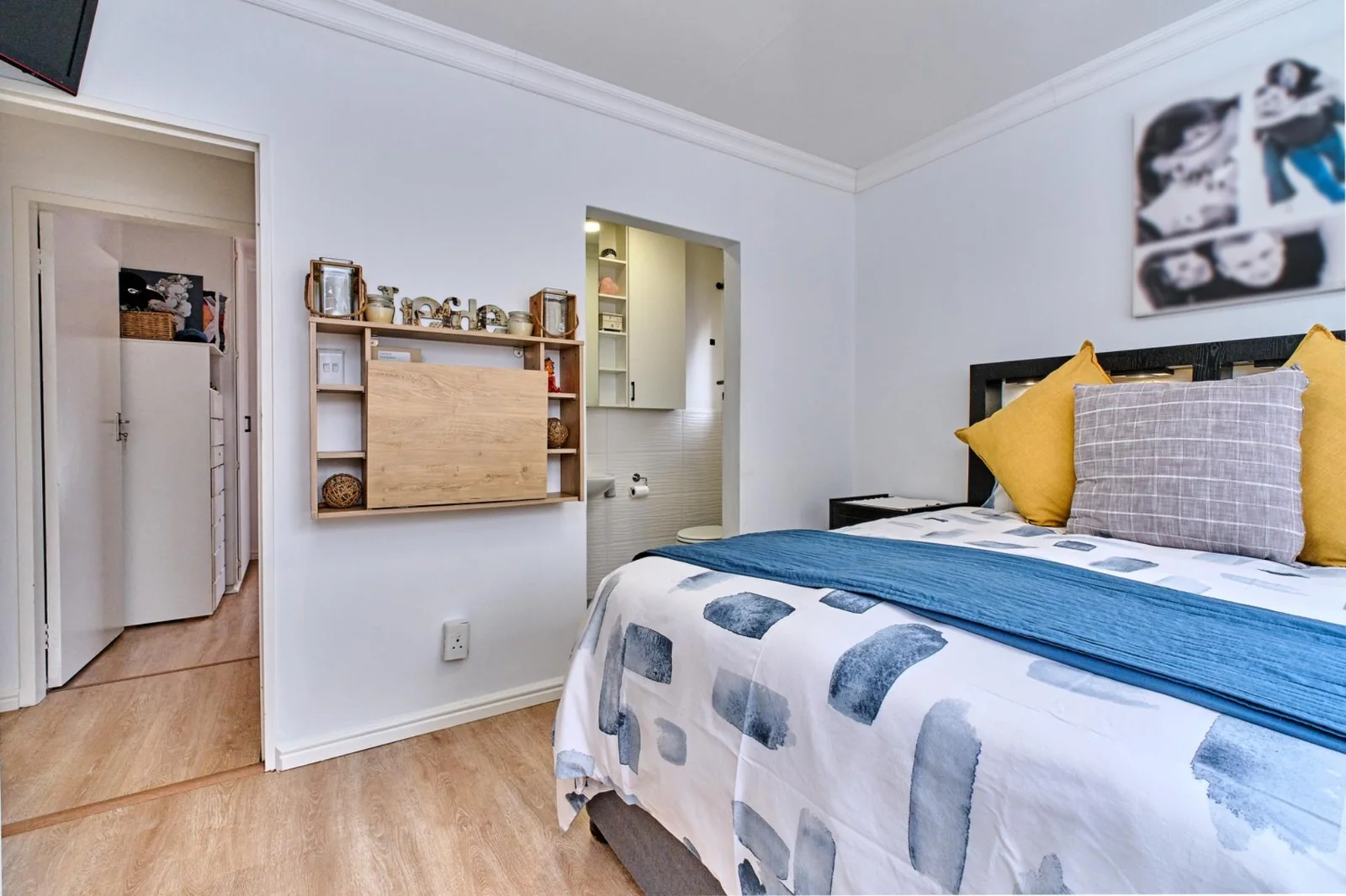 Modern 2 bedroom, 2 bathroom pet friendly townhouse for sale in Radiokop