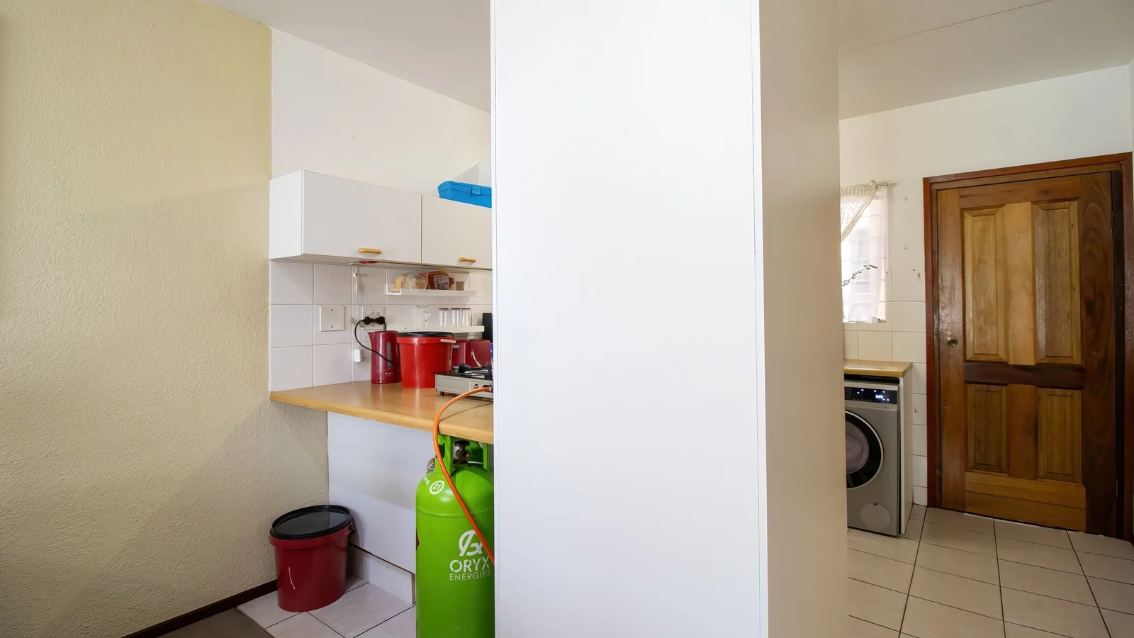 LOCK UP & GO LUXURY! STUNNING 2-BED UNIT IN REMBRANDT PARK