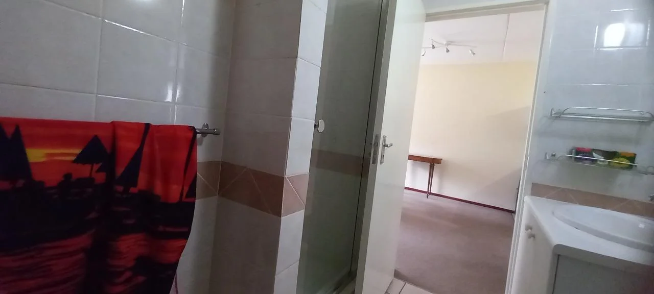 LOCK UP & GO LUXURY! STUNNING 2-BED UNIT IN REMBRANDT PARK