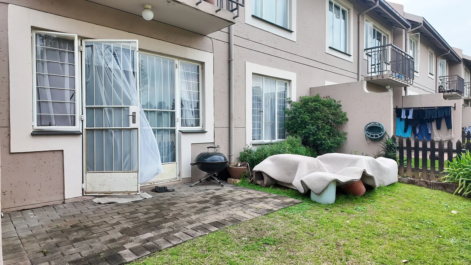 LOCK UP & GO LUXURY! STUNNING 2-BED UNIT IN REMBRANDT PARK