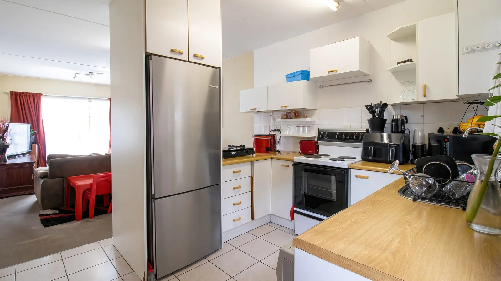 LOCK UP & GO LUXURY! STUNNING 2-BED UNIT IN REMBRANDT PARK