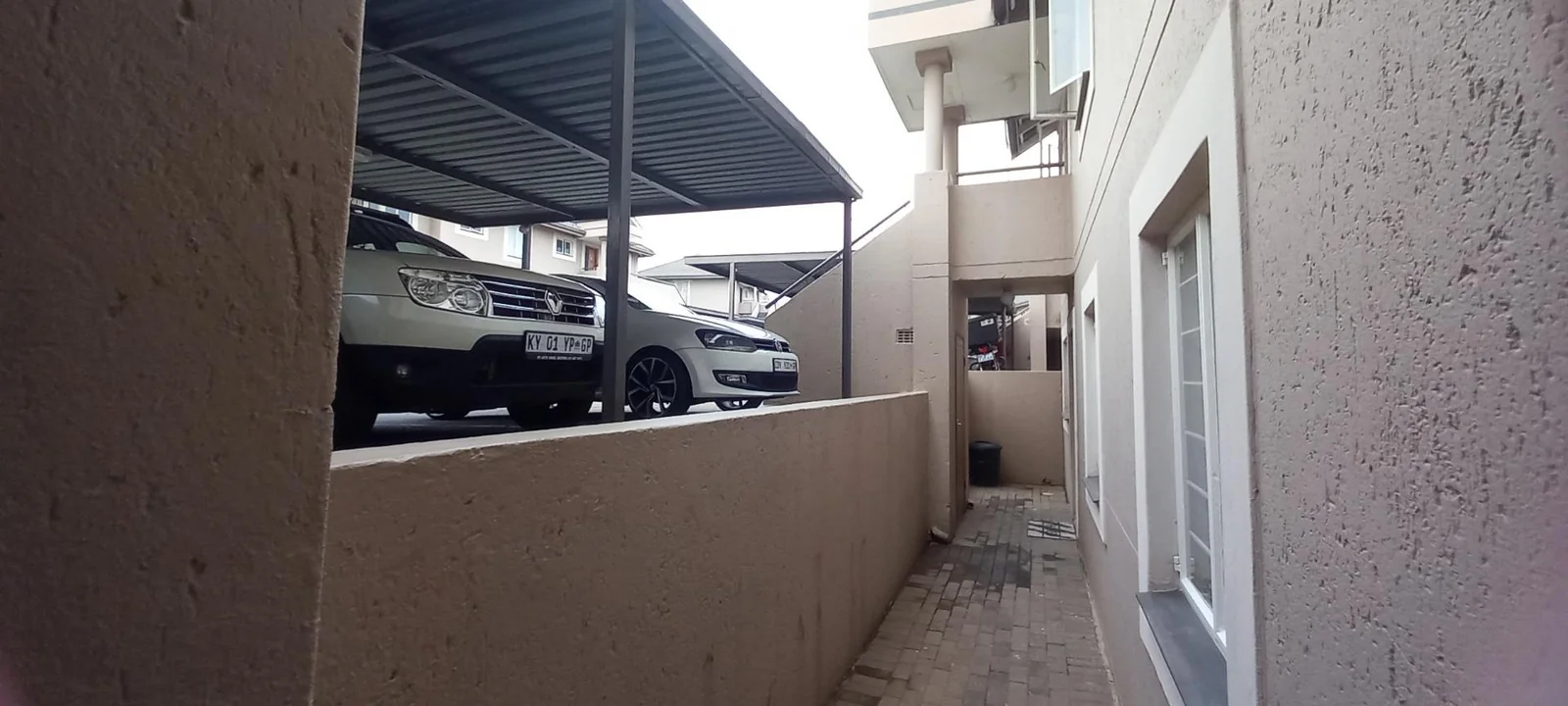 LOCK UP & GO LUXURY! STUNNING 2-BED UNIT IN REMBRANDT PARK