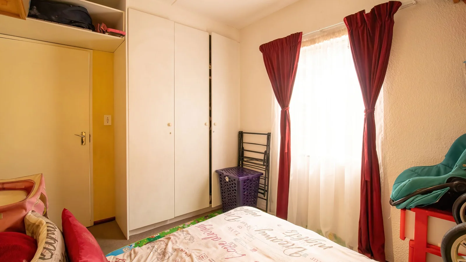 LOCK UP & GO LUXURY! STUNNING 2-BED UNIT IN REMBRANDT PARK