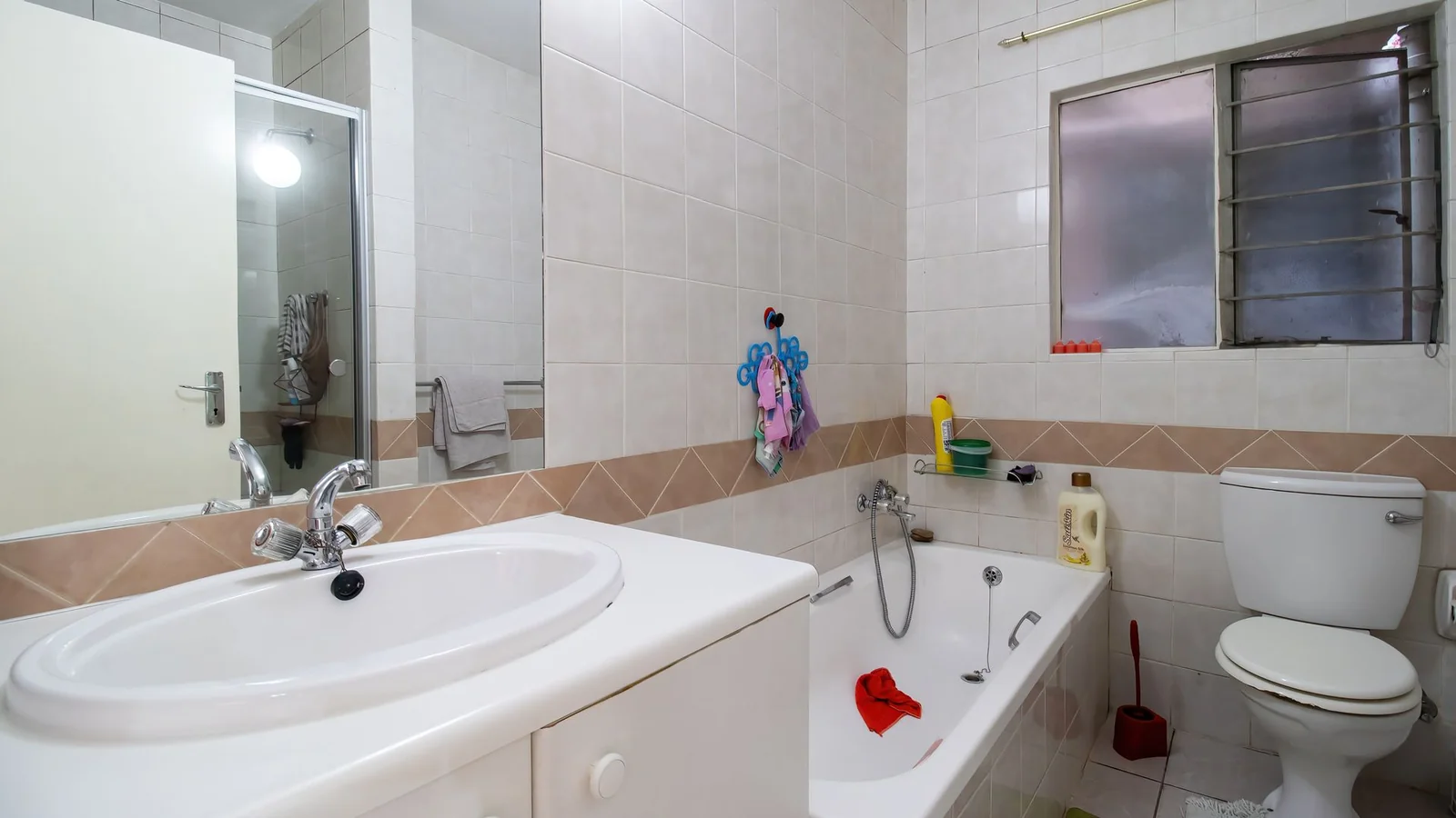 LOCK UP & GO LUXURY! STUNNING 2-BED UNIT IN REMBRANDT PARK