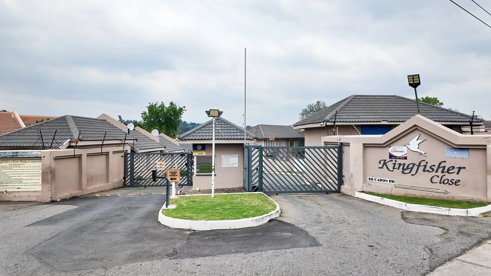 LOCK UP & GO LUXURY! STUNNING 2-BED UNIT IN REMBRANDT PARK