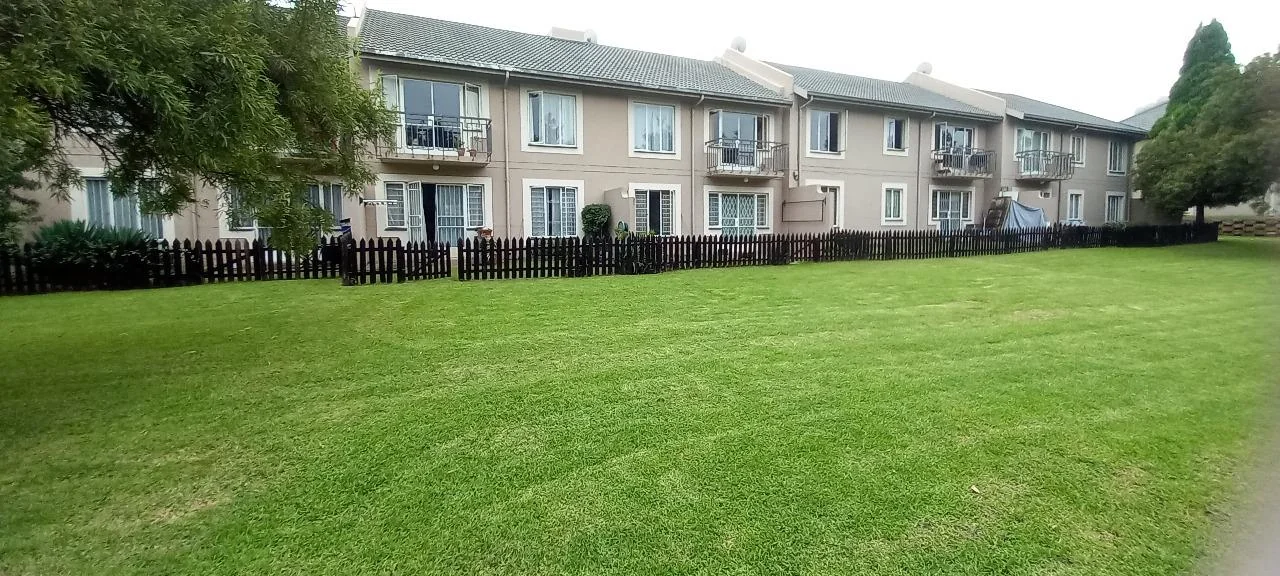 LOCK UP & GO LUXURY! STUNNING 2-BED UNIT IN REMBRANDT PARK