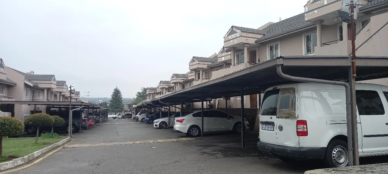 LOCK UP & GO LUXURY! STUNNING 2-BED UNIT IN REMBRANDT PARK