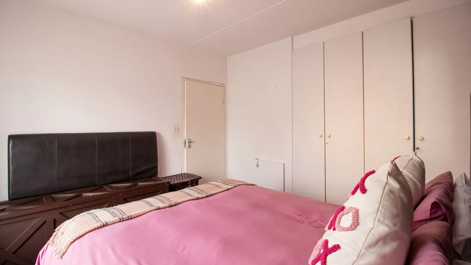 LOCK UP & GO LUXURY! STUNNING 2-BED UNIT IN REMBRANDT PARK
